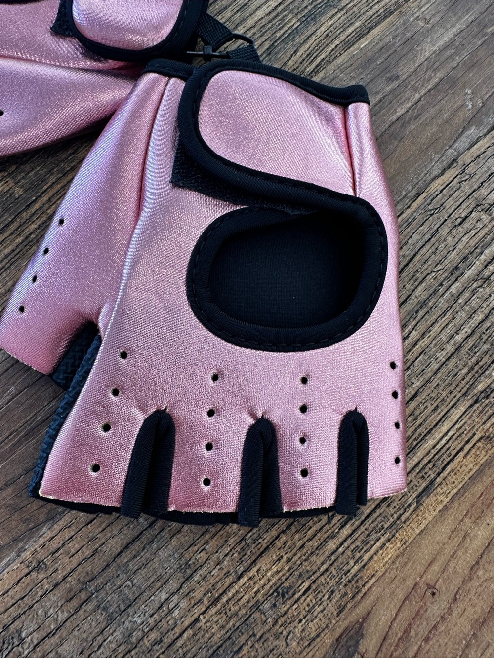 Metallic Pink Fingerless Workout Gloves - Picture 2 of 4